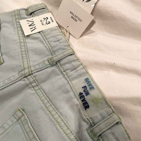 🆕ZARA cute neon stitching denim shorts Sz 2- 3yrs L12 - Picture 4 of 5